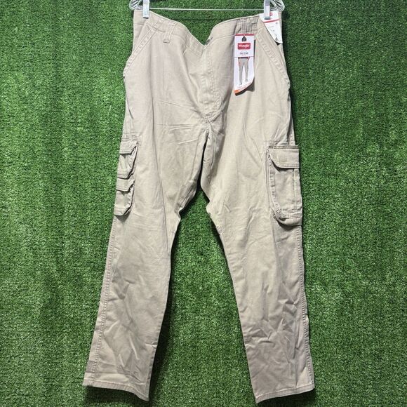NWT Wrangler Khaki Stretch Regular Taper Cargo Pants Tech Pockets Men’s W40 L30 - Picture 1 of 7